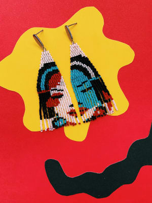 Aros triángulos flecos rostro