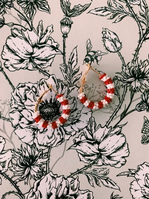 argollas pequeñas blanco y rojo