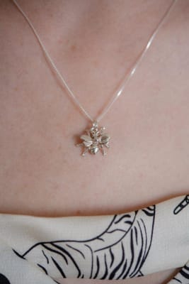 collar Abeja
