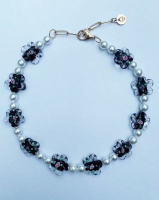 COLLAR FLORES NEGRAS