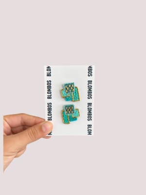 Aros bordados cuadrados turquesa S