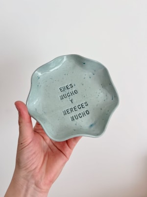 Plato joyero celeste ERES MUCHO Y MERECES MUCHO