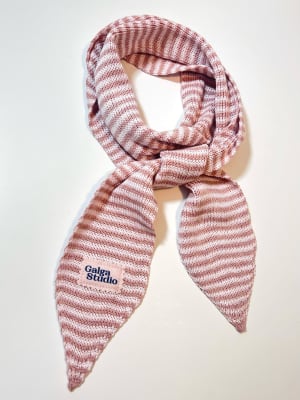 Pañuelo lineas rosa2