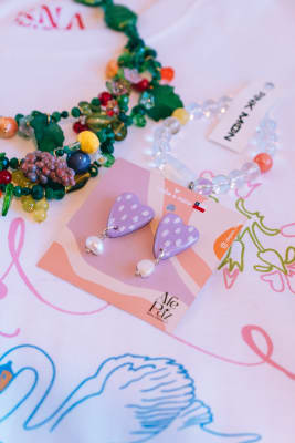 Aros Love lila lunares