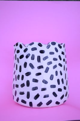 Maceta Tulipán (puntos negros)