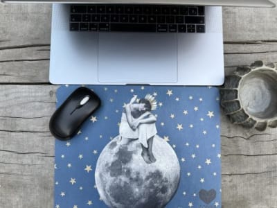 Mousepad Mini Mujer en la Luna1