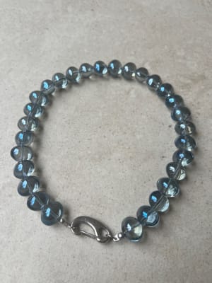 Collar Cristal gris broche acero inoxidable