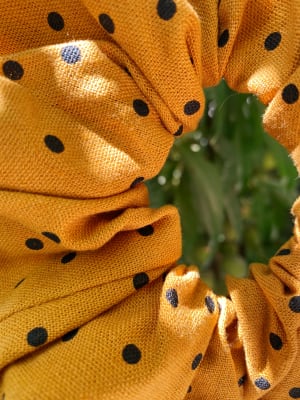 Lino mostaza lunares