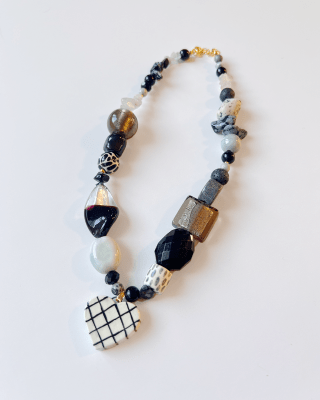 Collar Irie negro y gris