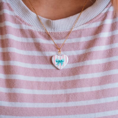 Collar Medalla Corazón Lazo3