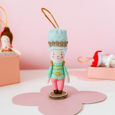 Mini Muñeco Cascanueces Colgante