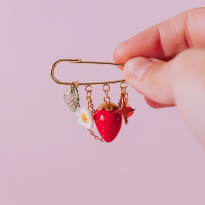 Prendedor Gancho Frutilla Roja1