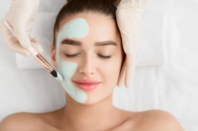 Caja Belleza Premium (Experiencia: Limpieza facial profunda - incluye mascara led en Selfclub)