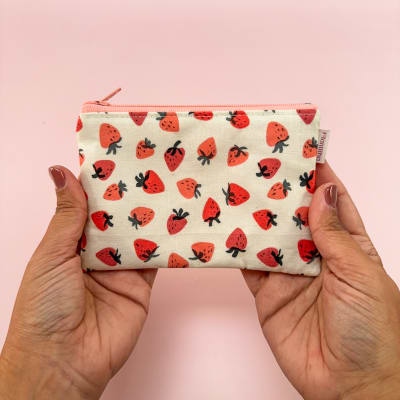 MiniEstuche - Strawberry patch1