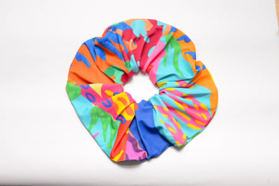 SCRUNCHIE WOMAN