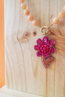 Collar flor grande