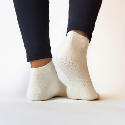 CALCETINES STUDIO HUNDRED ACTIVE CREMA