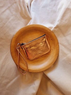 santa barbara cuero  chica Dorado