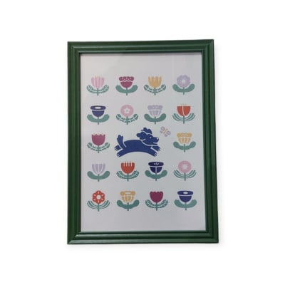 Perrito con flores con marco A4 verde