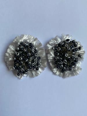 Aros Pompon Gris Obscuro