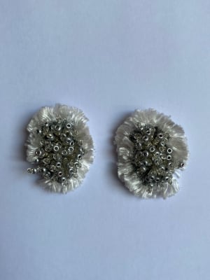 Aros Pompon Gris Claro