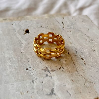 Anillo tejido