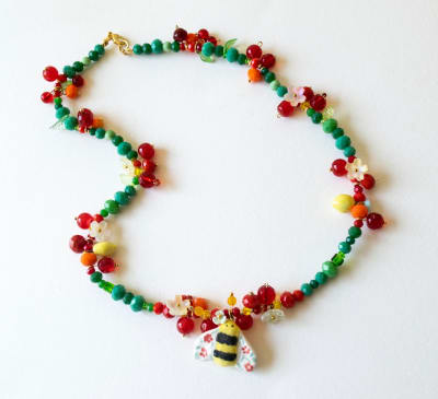 Collar Abeja Largo Racimos