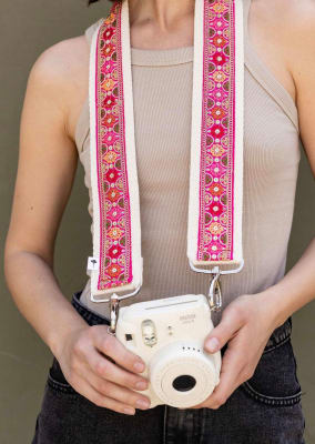 Straps cámara India fucsia1