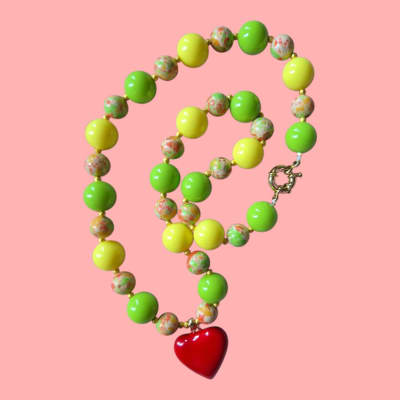 Collar verde/amarillo corazòn1