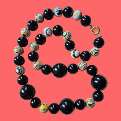 Collar negro / amarillo