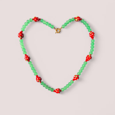 Collar vidrio frutillas