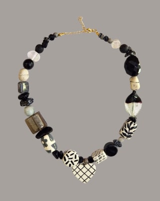 Collar Irie Blanco y negro1