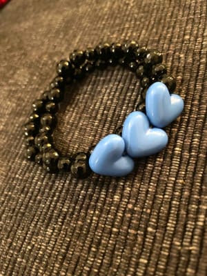 Pulsera corazones Negra1