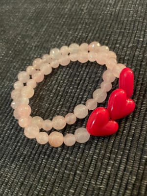 Pulsera corazones Rosa1