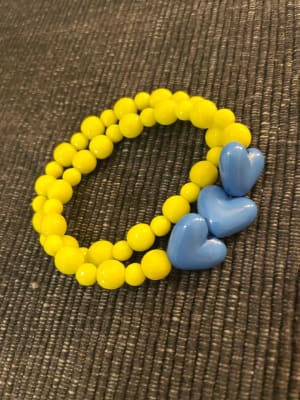 Pulsera corazones Amarilla1