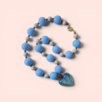Collar celeste/gris/Corazón traslúcido1