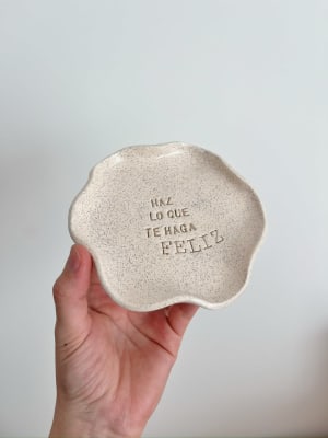 Plato joyero blanco  HAZ LO QUE TE HAGA FELIZ