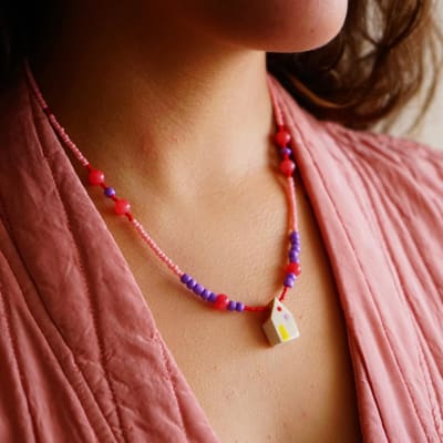 Collar casita rosado rojo violeta 01