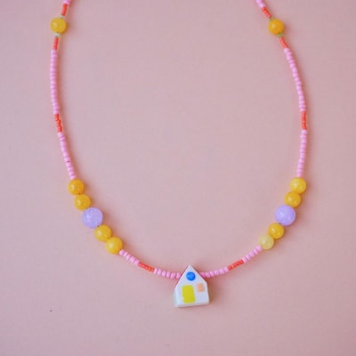 Collar casita rosado amarillo violeta 01