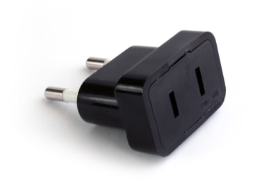 ADAPTADOR AMERICANO PATAS PLANAS