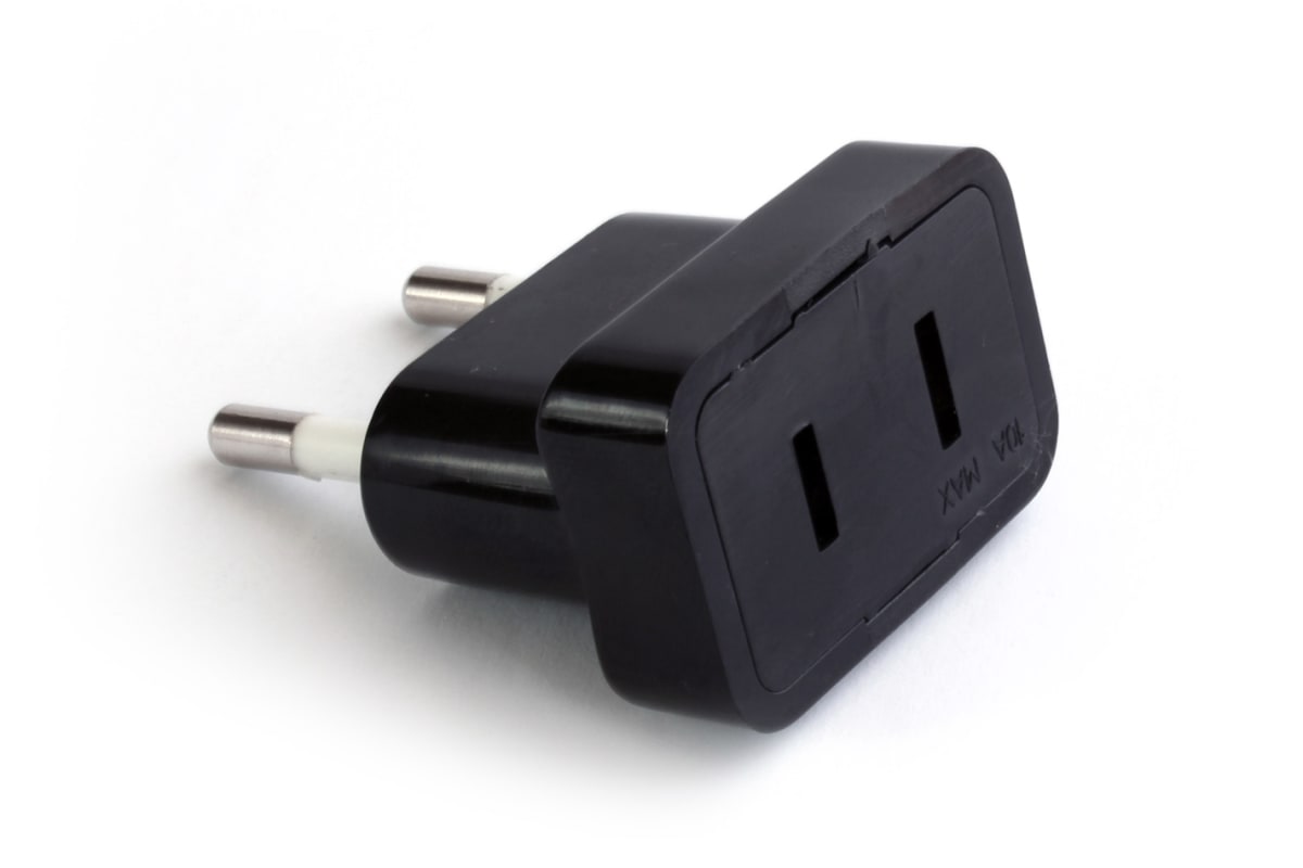 ADAPTADOR AMERICANO PATAS PLANAS1