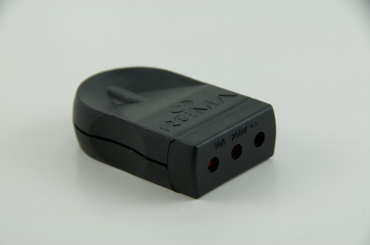 ENCHUFE HEMBRA VOLANTE NEGRO1