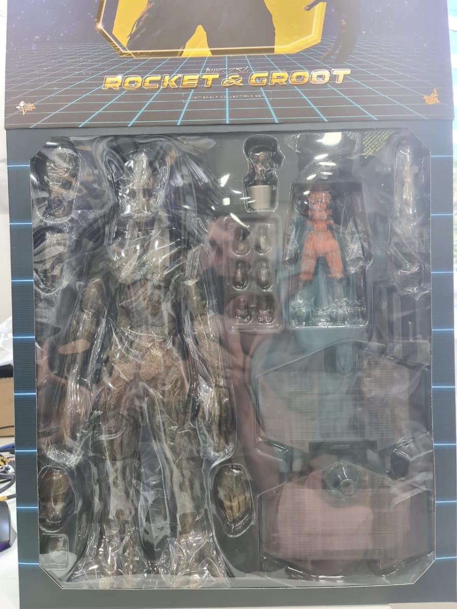 GROOT AND ROCKET 1/6 SCALE FIGURE BY HOT TOYS4
