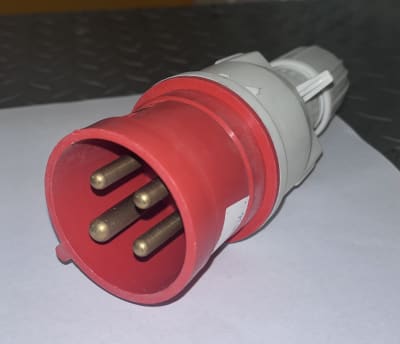 ENCHUFE VOLANTE MACHO 32AMP 380V 4P+T LEGRAND ROJO1