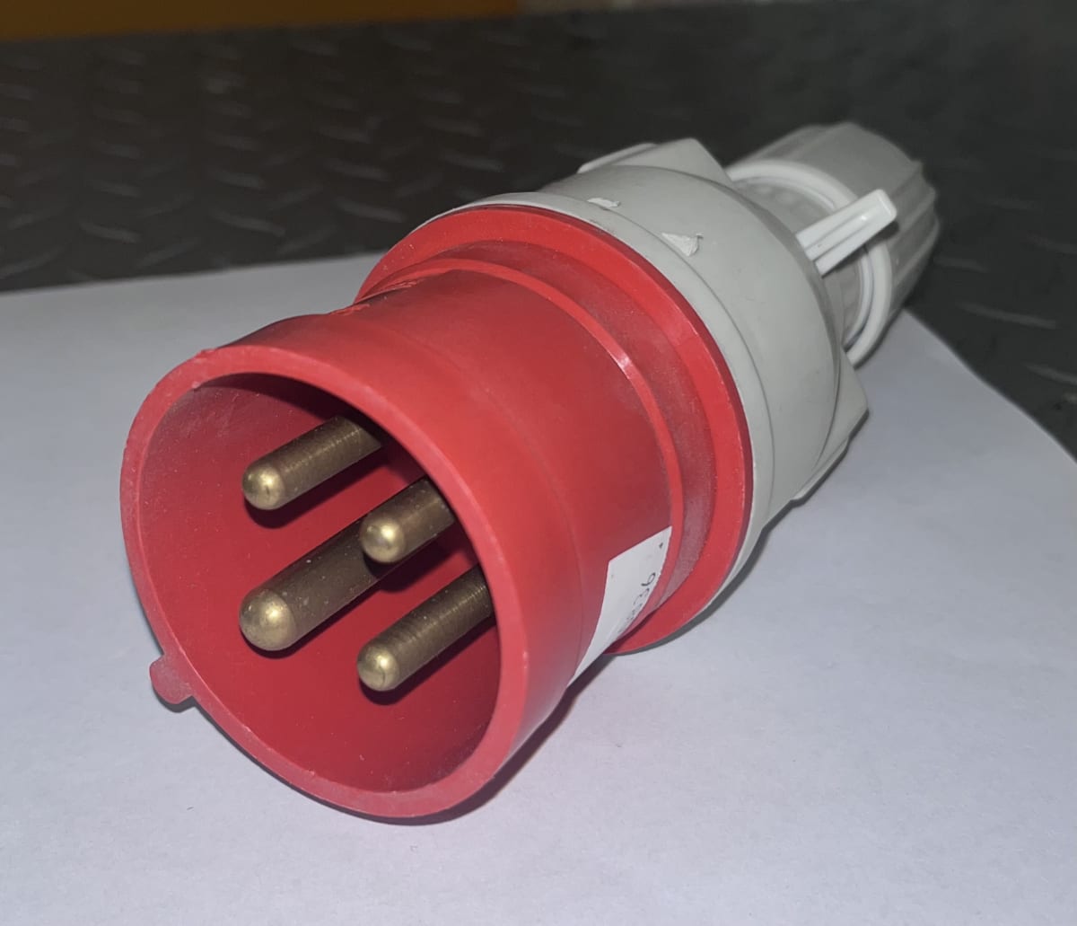 ENCHUFE VOLANTE MACHO 32AMP 380V 4P+T LEGRAND ROJO 0