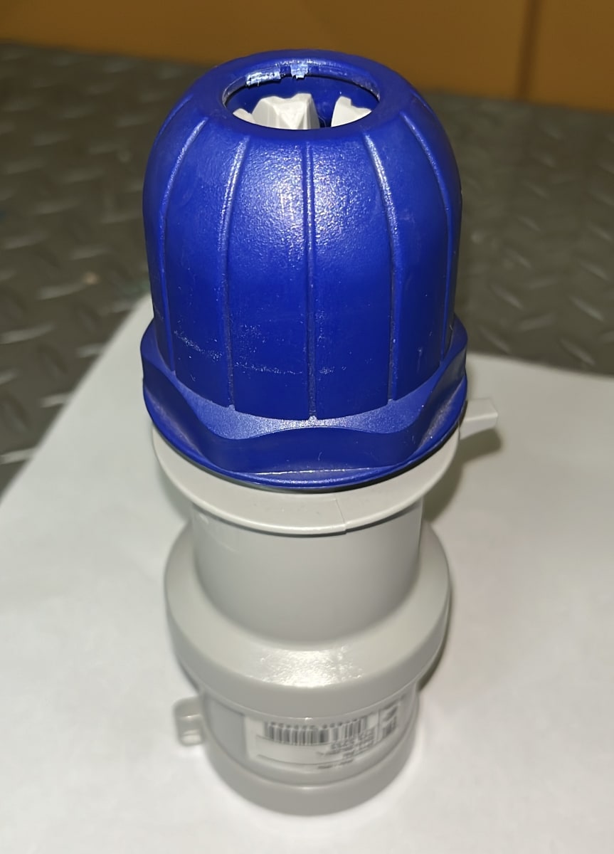 ENCHUFE MACHO INDUSTRIAL VOLANTE 220V 32A 3P AZUL2