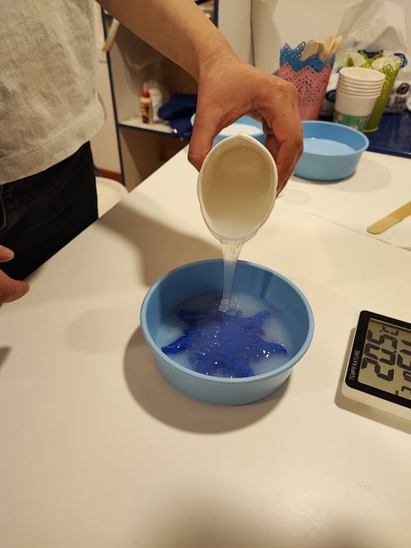 Cómo hacer moldes de silicona simples: Paso a paso