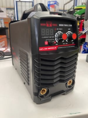 SOLDADORA ELECTRONICA 250A WORK TOOLS