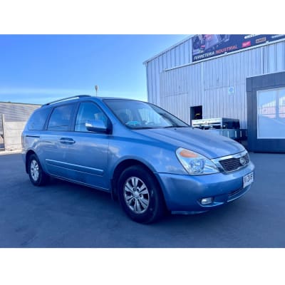 KIA GRAND CARNIVAL LIMITED 2.2 DIESEL AT 20121