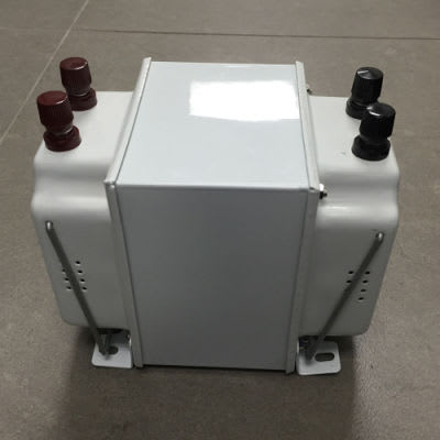 TRANSFORMADOR 100/220V 3000W CONECTOR EXTERNO3
